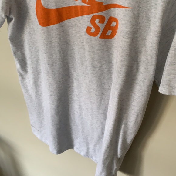 Nike SB Tee Athletic cut DRI-FIT medium - Picture 2 of 4